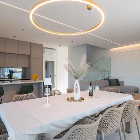 Belmar Family House With Play For Kids & Pool Villa Mandre