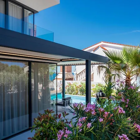 Belmar Family House With Play For Kids & Pool * Мандре
