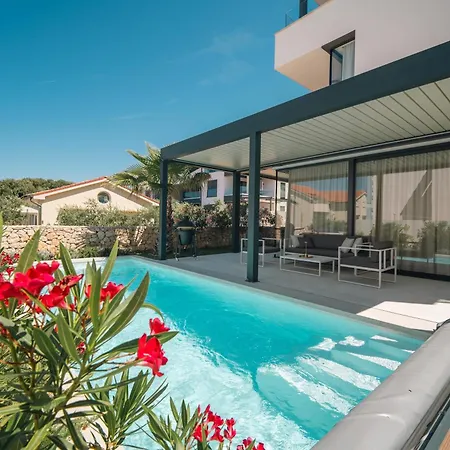 Belmar Family House With Play For Kids & Pool * Mandre