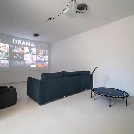 Belmar Family House With Play For Kids & Pool 别墅 曼德雷